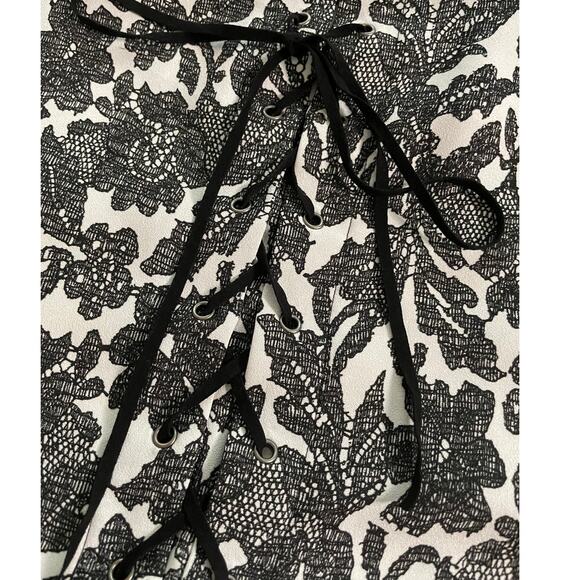 Lane Bryant Black & White floral Blouse SZ 14/16 - Picture 4 of 7